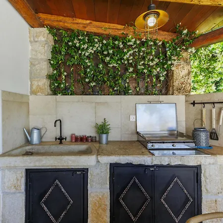 Radovani By Interhome *